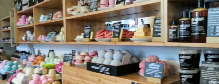 LUSH is one of Hellenさんのお気に入りスポット.