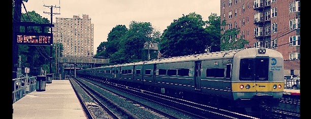 LIRR - Kew Gardens Station is one of Orte, die Brian gefallen.