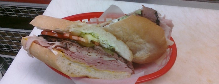 Victoria's Cuban Sandwiches is one of สถานที่ที่ Tall ถูกใจ.