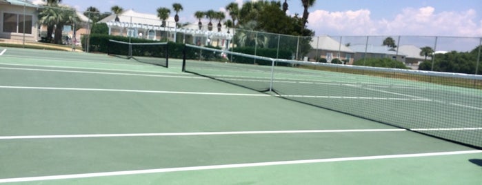 Maravilla Tennis Courts is one of Tempat yang Disukai Bradley.