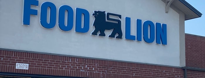 Food Lion Grocery Store is one of Orte, die Todd gefallen.