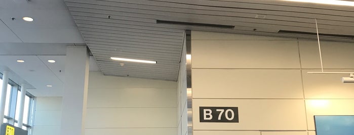 Gate B70 is one of สถานที่ที่ Tammy ถูกใจ.