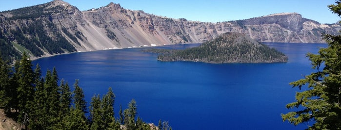 Crater Lake National Park is one of American Bucket List.