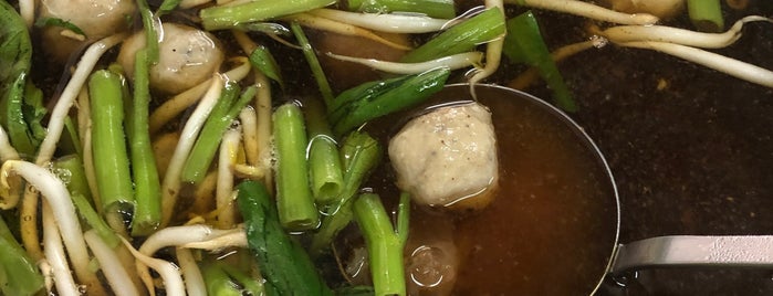 เพิ่มพูน ก๋วยเตี๋ยวเนื้อ is one of Beef Noodles.bkk.