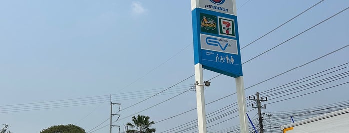 PTT Station is one of ไหว้พระ 9วัด กับ ชสมก.