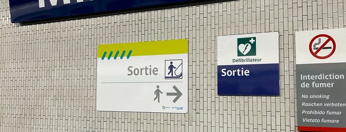 Métro Miromesnil [9,13] is one of Au quotidien.