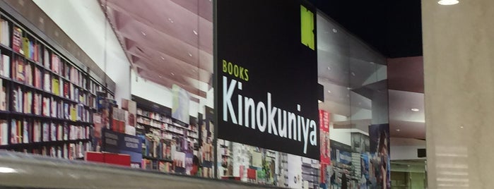 Books Kinokuniya 紀伊國屋書店 is one of Orte, die Yarn gefallen.
