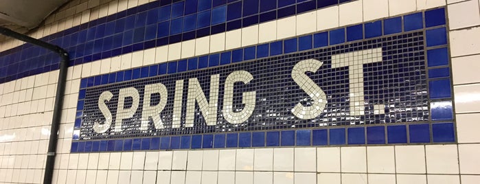 MTA Subway - Spring St (C/E) is one of Tempat yang Disukai Doc.