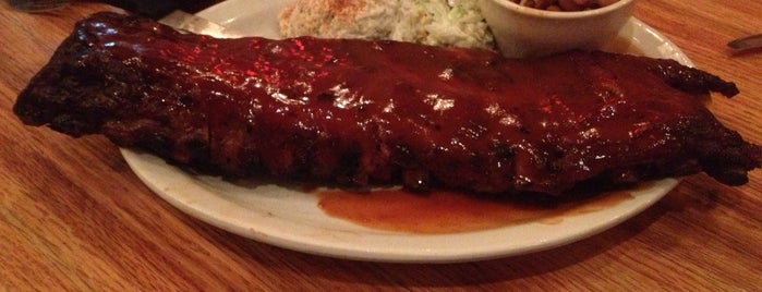 The State Line Bar-B-Q is one of Places To Eat At.