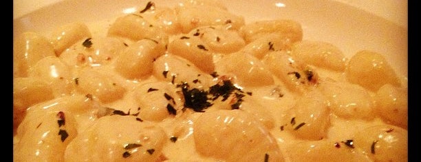 Cappucino's Fine Italian Restaurant is one of Johnさんのお気に入りスポット.