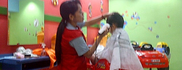 Rainbow Kids Salon is one of Mal Panakkukang & Panakkukang Square Makassar.