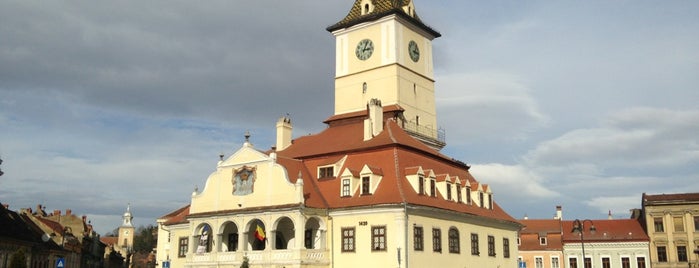 Piața Sfatului is one of Tempat yang Disukai Sandra.