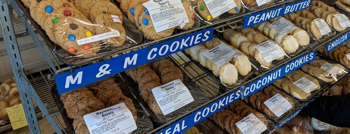 Maplewood Bakery is one of Twin Cities Donuts.