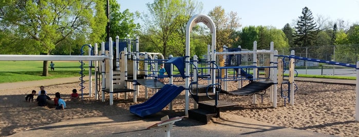 Duluth And Case Rec Center is one of Parks.