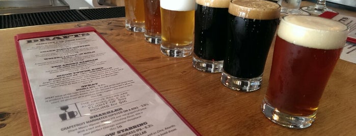 DryHop Brewers is one of Beer Spots in Chicago.