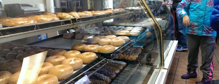 Donut Hut is one of Twin Cities Donuts.