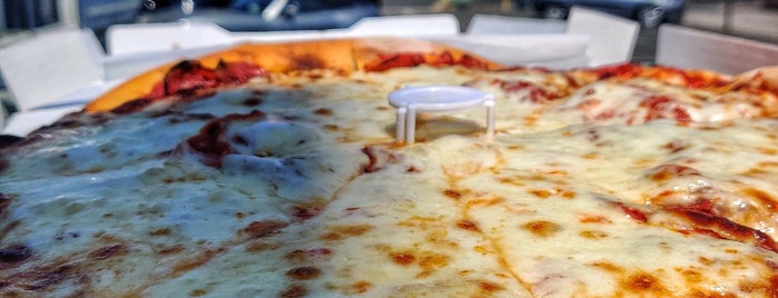 Filippi's Pizza Grotto is one of One Bite, Everybody Knows The Rules 3.