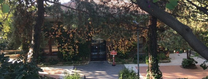 Boğaziçi Üniversitesi Genel İdare Binası (Gates Hall) is one of Boğaziçi Üniversitesi.