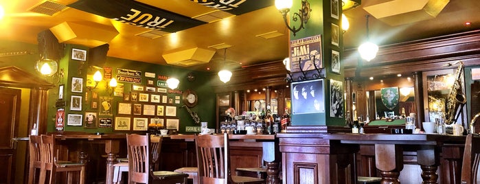 The Highlander's Pub is one of Locais curtidos por Ivan.