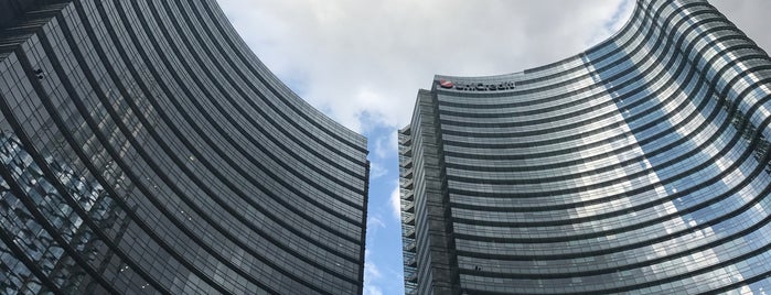 Piazza Gae Aulenti is one of Aliさんのお気に入りスポット.