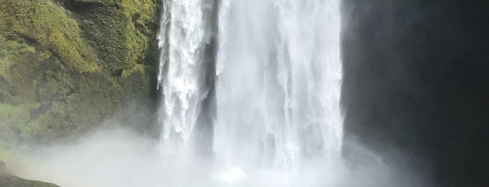 Skógafoss is one of Orte, die Ali gefallen.