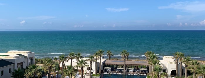 Four Seasons Hotel Tunis is one of Orte, die Ali gefallen.