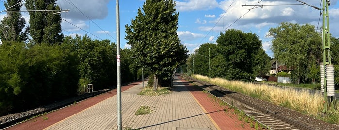 Agárd megállóhely is one of Pályaudvarok, vasútállomások (Train Stations).