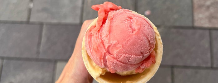 Cloud 9 Ice Cream Desserts is one of Menni kell.