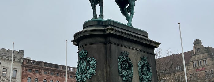 Karl X Gustav statue is one of Sunny@Malmopenmö.