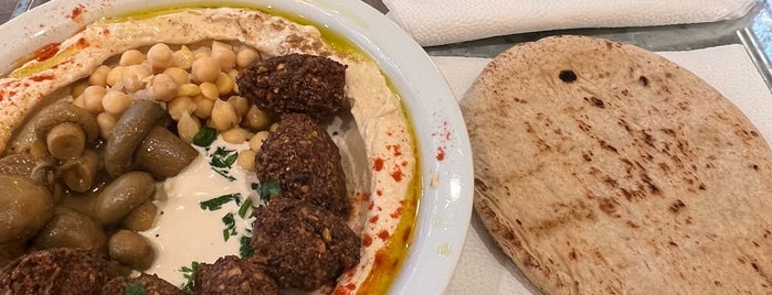 Hummus Bar is one of Harapnivaló.