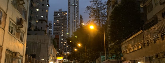 Tin Hau Temple Road is one of Lugares favoritos de Plwm.