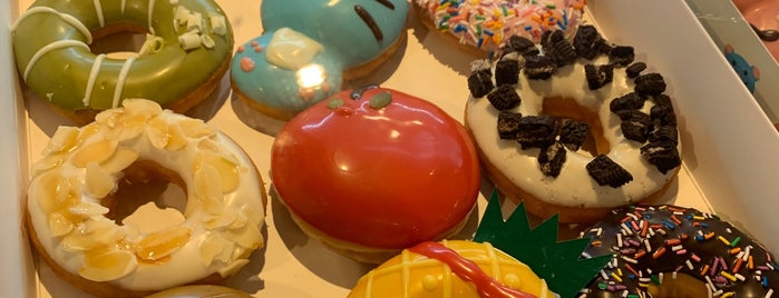 Krispy Kreme is one of Lugares favoritos de Robin.