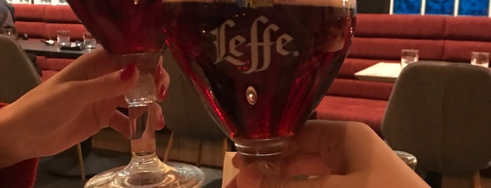 Leffe Café is one of Просто Moscow.