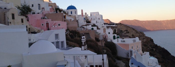 Canaves Oia is one of Tempat yang Disukai Stavria.