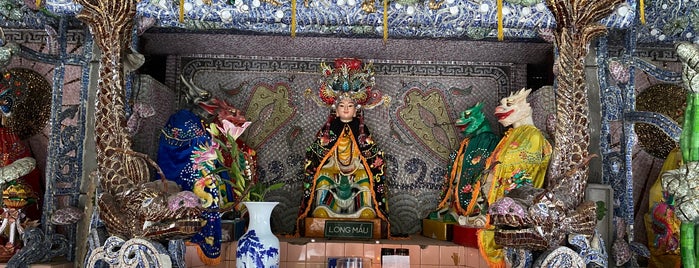 Phù Châu Miếu (Miếu Nổi) is one of Сайгон.