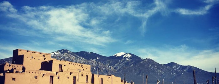 Taos Pueblo is one of Америка.