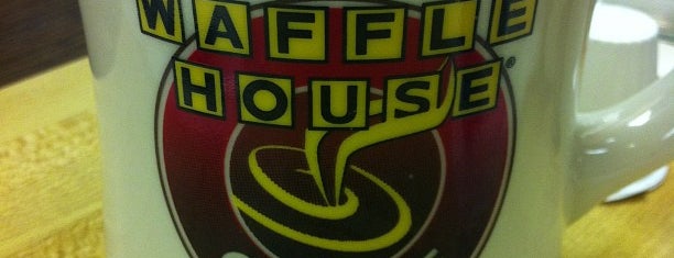 Waffle House is one of Lugares favoritos de marco.