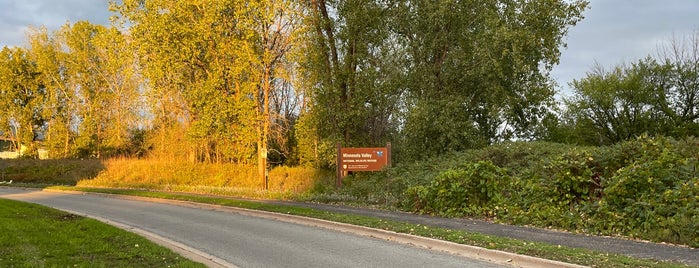 Minnesota River Valley National Wildlife Refuge-Long Meadow Lake Unit is one of Corey'in Beğendiği Mekanlar.