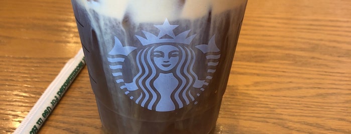 Starbucks is one of Tempat yang Disukai Debra.