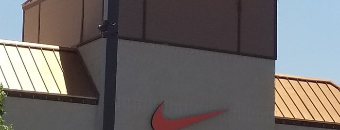 Nike Factory Store is one of Orte, die Senator gefallen.