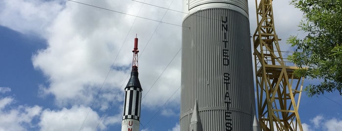 Rocket Park (NASA Saturn V Rocket) is one of Lieux qui ont plu à IS.