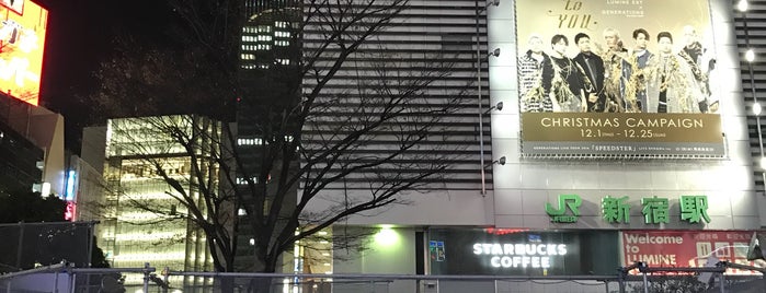 新宿ステーションスクエア is one of ライブハウス・クラブ・ホール・アリーナ・コンベンションｾﾝﾀｰ・イベントスペース・ドーム.
