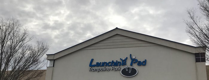 Launching Pad Trampoline Park is one of Locais salvos de James.