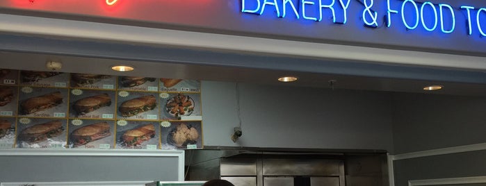 Saigon Bakery is one of สถานที่ที่ Tyler ถูกใจ.