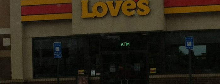 Love's Travel Stop is one of Lugares favoritos de Lisa.