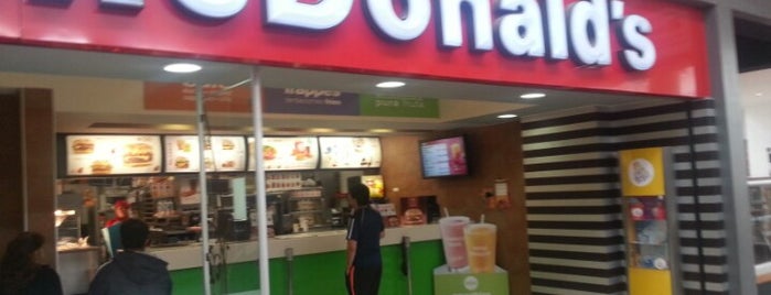 McDonald's is one of Tempat yang Disukai Edgar.