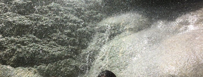 Aguinid Falls is one of Tempat yang Disukai Kunal.