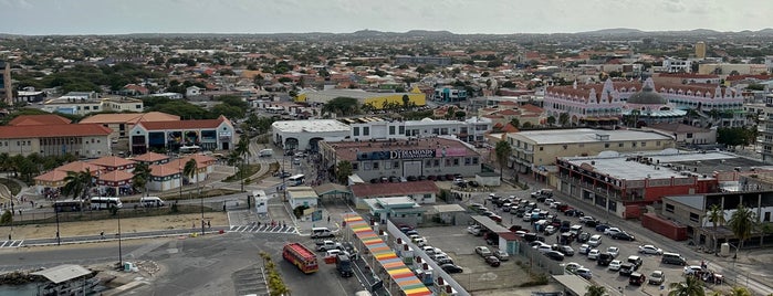 Aruba Cruise Terminal is one of Orte, die Lesley gefallen.