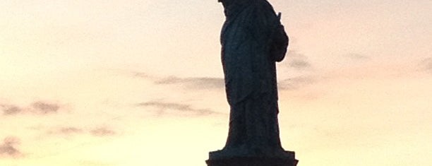 Statue de la Liberté is one of Adult Camp!.
