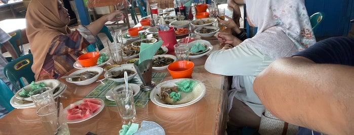Gulai Kambing Bandara Lama Haji Jamal is one of favorite culinary in Banda Aceh.
